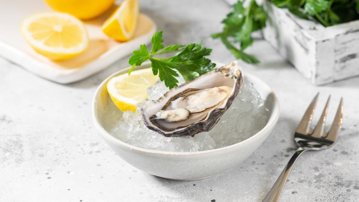 Суперфуд "на богатом": устрицы превратились из еды бедняков в деликатес, но употреблять их стоит с осторожностью Суперфуд "на богатом": устрицы превратились из еды бедняков в деликатес, но употреблять их стоит с осторожностью