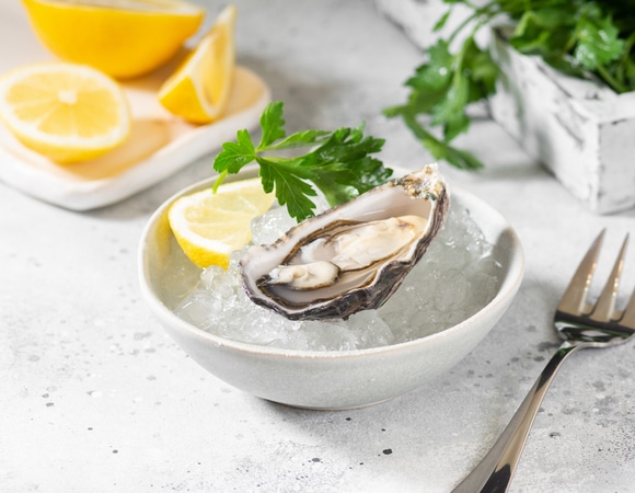 Суперфуд "на богатом": устрицы превратились из еды бедняков в деликатес, но употреблять их стоит с осторожностью Суперфуд "на богатом": устрицы превратились из еды бедняков в деликатес, но употреблять их стоит с осторожностью
