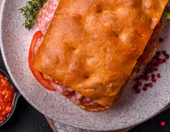 Что такое итальянская фокачча и как ее готовить? Что такое итальянская фокачча и как ее готовить?