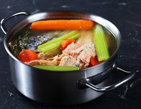 Жидкое золото: этот бульон недооценивают, а он даже лучше и мясного, и овощного Жидкое золото: этот бульон недооценивают, а он даже лучше и мясного, и овощного