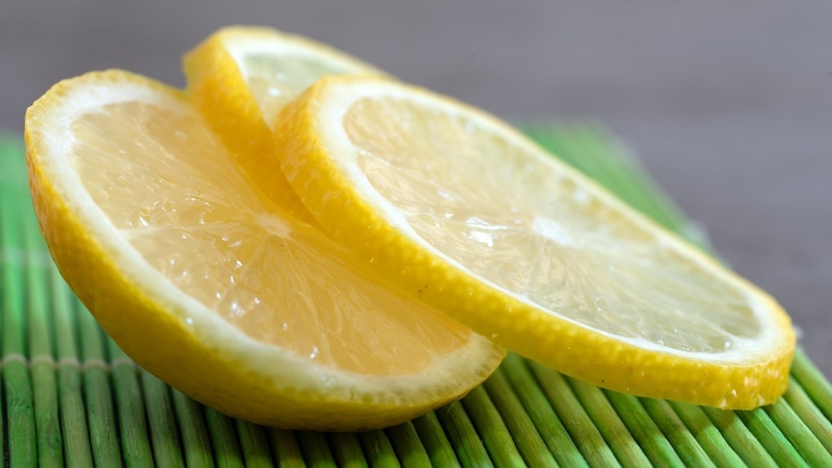 Капля пользы: 4 причины, по которым диетологи советуют добавлять лимон в еду каждый день Капля пользы: 4 причины, по которым диетологи советуют добавлять лимон в еду каждый день