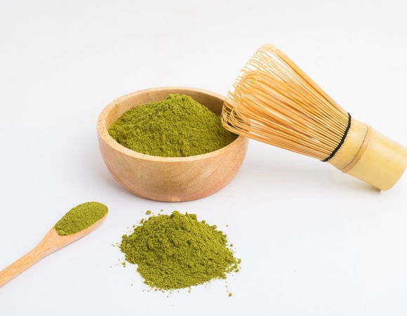 "Даже с пивом": шеф-повар Кудряшов рассказал, в каких блюдах можно использовать матчу — не только в десерты