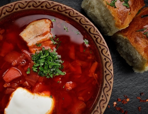 Шеф-повар ответил, зачем добавляют в борщ смородину — и сделать так, чтобы "не перебить вкус и аромат" Шеф-повар ответил, зачем добавляют в борщ смородину — и сделать так, чтобы "не перебить вкус и аромат"