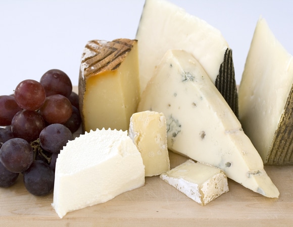 Добавим нотку гедонизма и гурманства: 9 октября — День сыра с плесенью