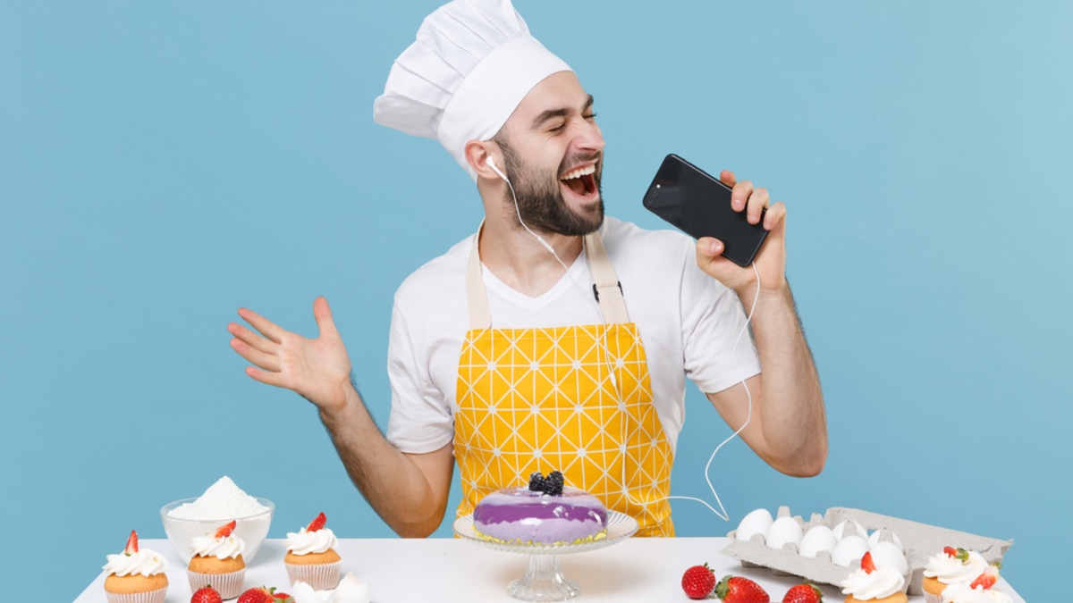 Готовка в бодром ритме: можно ли шеф-поварам работать на кухне под музыку?