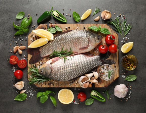 Рыба становится сухой при запекании? Шеф-повар Перевоз дал 4 совета, как сделать блюдо сочным и нежным