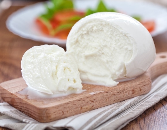 Названы самые нежирные сыры: их едят даже при повышенном холестерине Названы самые нежирные сыры: их едят даже при повышенном холестерине