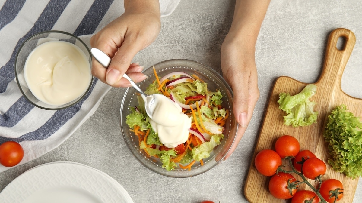 И яблоко пригодится, и творог: найдены 5 соусов, способных заменить майонез в салатах и других блюдах