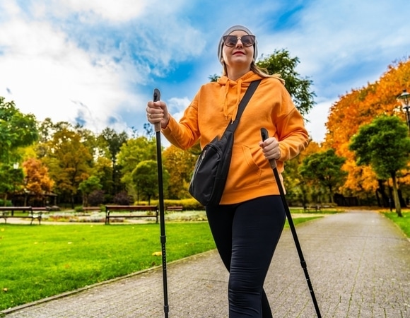 Не только для фигуры: ученые объяснили, зачем менять диван на физическую активность, независимо от возраста