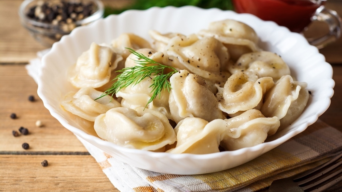 Похуже майонеза: диетолог назвала привычку есть пельмени "по-уральски" вредной