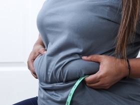 Внешне не всегда заметен: это опасное состояние может привести к диабету и даже раку