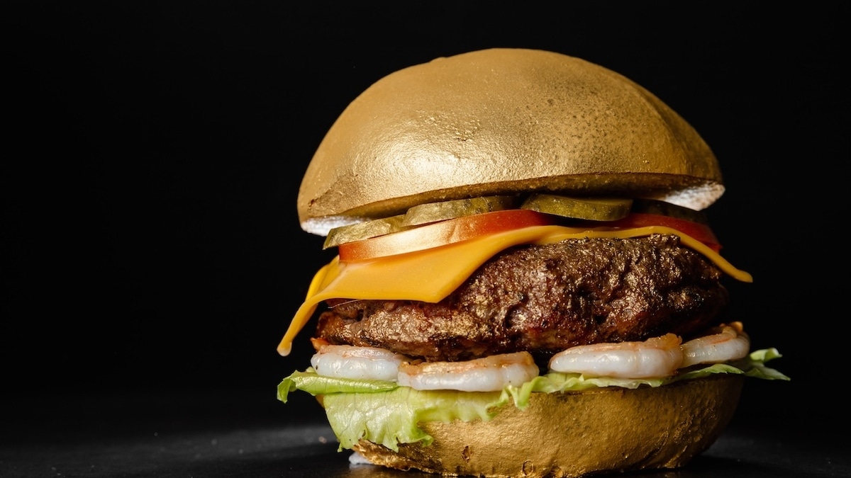 Стало известно, сколько стоит самый дорогой бургер в мире — в нем ни золота, ни трюфеля Стало известно, сколько стоит самый дорогой бургер в мире — в нем ни золота, ни трюфеля