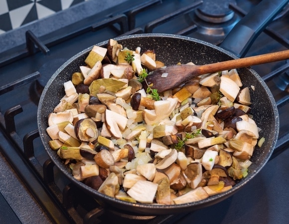 Съедобные грибы горчат после приготовления: вот 4 простейших способа исправить их вкус