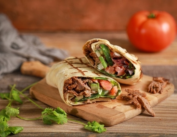 15 октября вкусно отмечаем День Шаурмы: как турецкий стрит-фуд стал одним из самых популярных блюд в мире