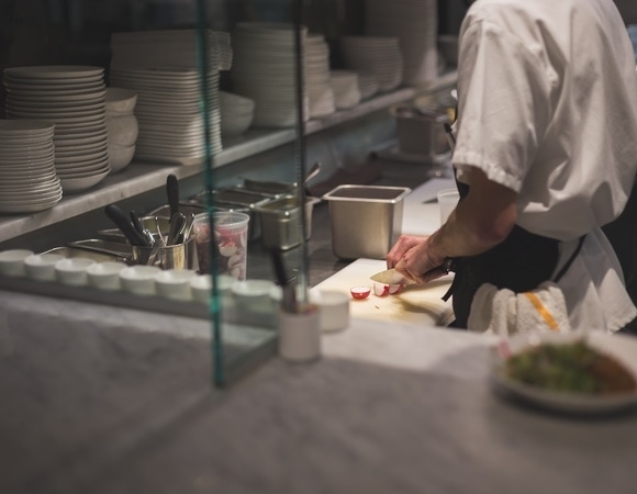 Роскачество назвало самые частые нарушения в общепите: на что смотреть первым делом? Роскачество назвало самые частые нарушения в общепите: на что смотреть первым делом?