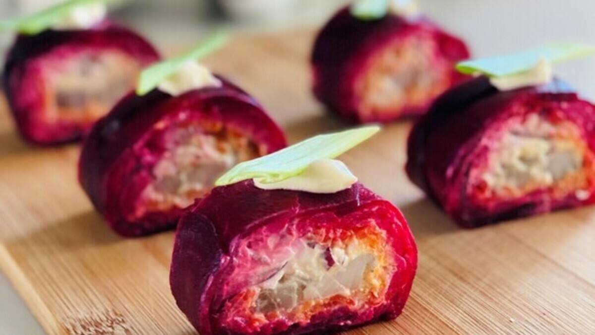 Роллы по-русски: подаем селедку под шубой в необычном формате Роллы по-русски: подаем селедку под шубой в необычном формате