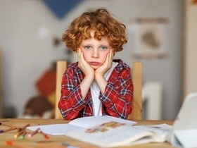 Ребенок таскает из школы двойки? Не спешите ругаться, лучше отведите десятилетку ко врачу