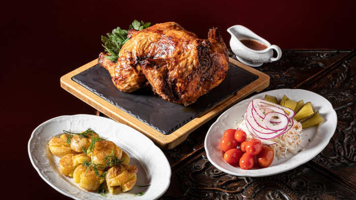 Печеная картошка, курица на бутылке и «кудрявый» пирог — шефы поделились рецептами блюд из детства Печеная картошка, курица на бутылке и «кудрявый» пирог — шефы поделились рецептами блюд из детства