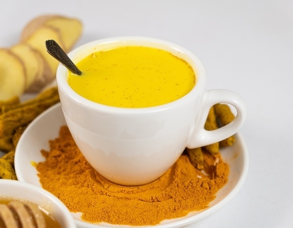 Куркума с молоком — лучшее средство от простуды? Диетолог объяснила, как работает "золотое молоко" Куркума с молоком — лучшее средство от простуды? Диетолог объяснила, как работает "золотое молоко"