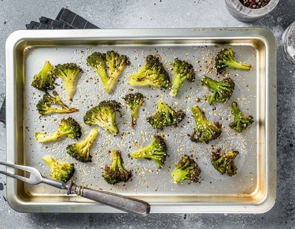 Вместо аппетитных хрустяшек снова вялая полукашица? 5 советов от шеф-поваров, как запечь овощи вкусно 