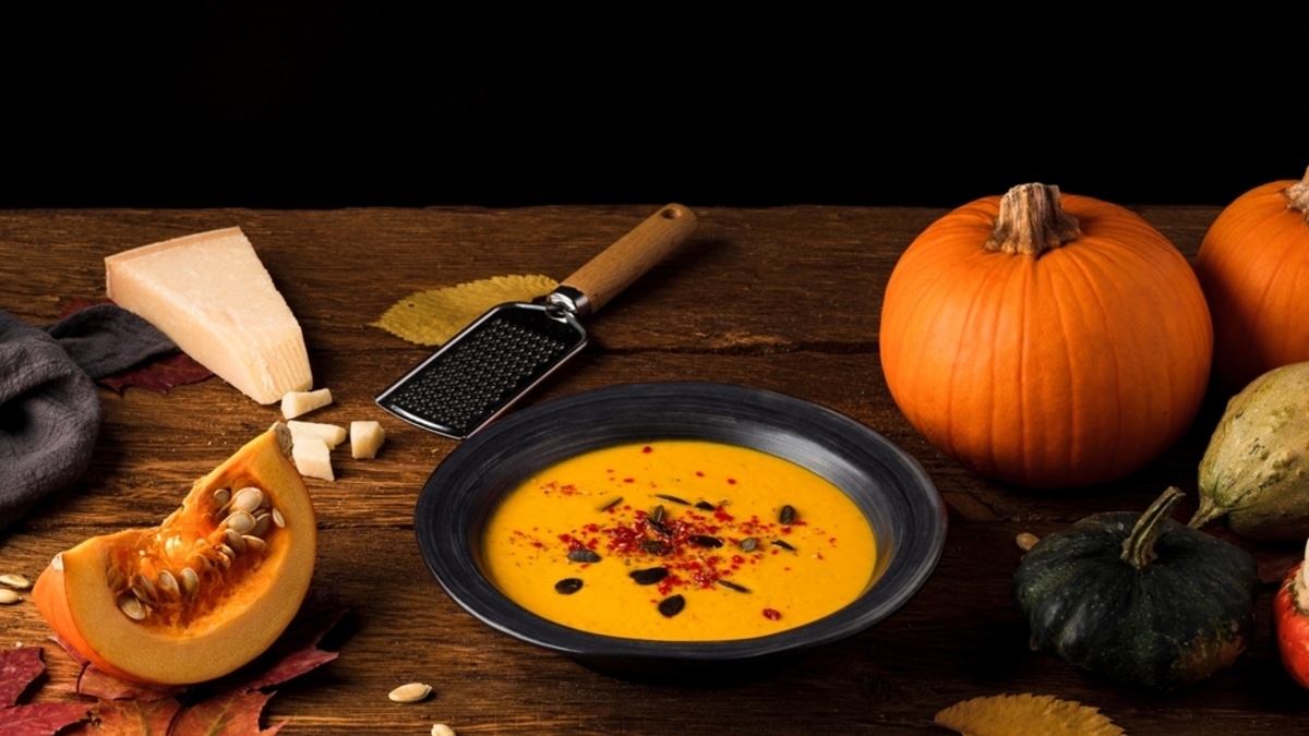 Не разрушается при варке: гастроэнтеролог раскрыл, почему тыквенные супы так полезны