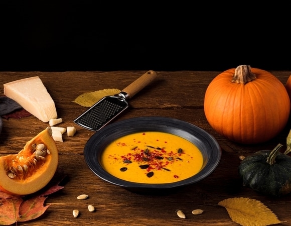 Не разрушается при варке: гастроэнтеролог раскрыл, почему тыквенные супы так полезны