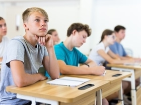 Скатился по учебе и устраивает истерики: какие дефициты нужно проверить в организме подростка, если он стал невыносим