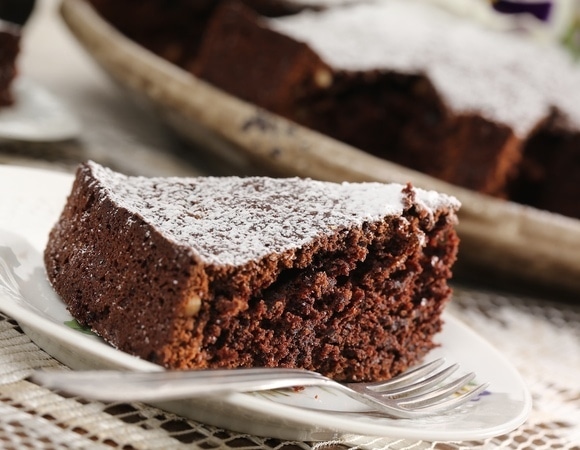 Шоколадный бисквит с секретом: шефы добавляют в тесто свеклу — и вот зачем Шоколадный бисквит с секретом: шефы добавляют в тесто свеклу — и вот зачем