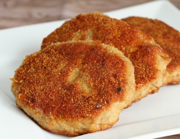 Почему с котлет осыпается панировка? Шеф-повар Спиваков помог исправить блюдо, не пересушив его