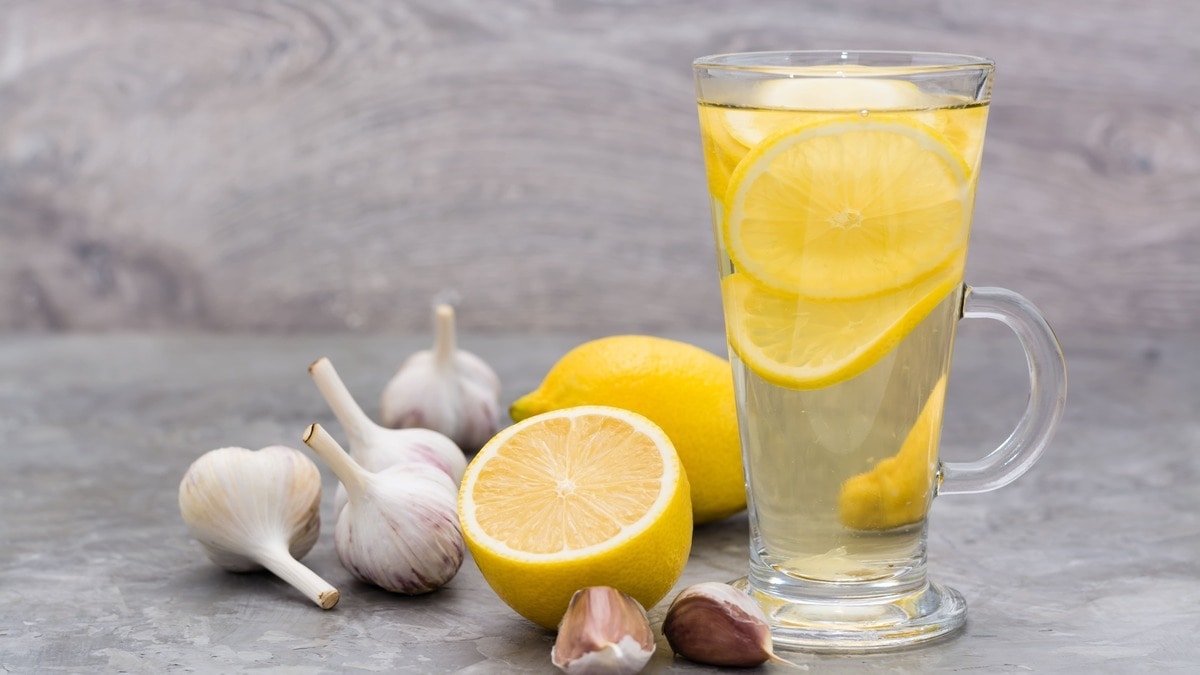 Эликсир тети Жанетты — шеф-повар поделился семейным рецептом целебного напитка из лимона и чеснока Эликсир тети Жанетты — шеф-повар поделился семейным рецептом целебного напитка из лимона и чеснока