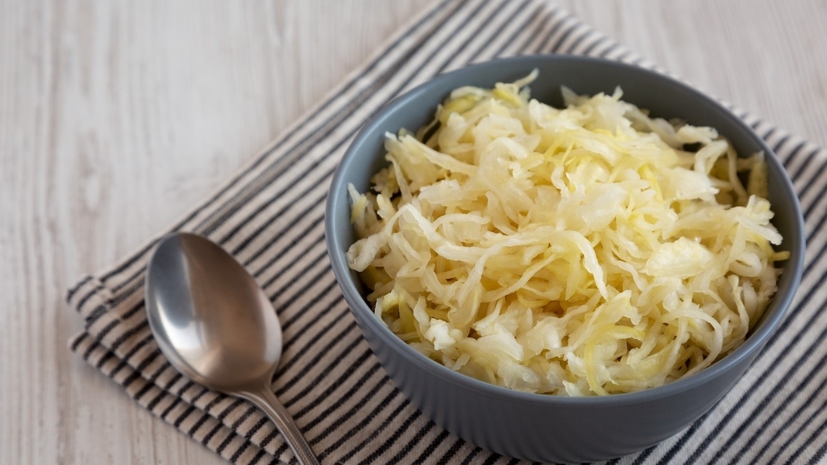 Кардиолог ответил, что квашеная капуста делает с давлением — повышает или понижает