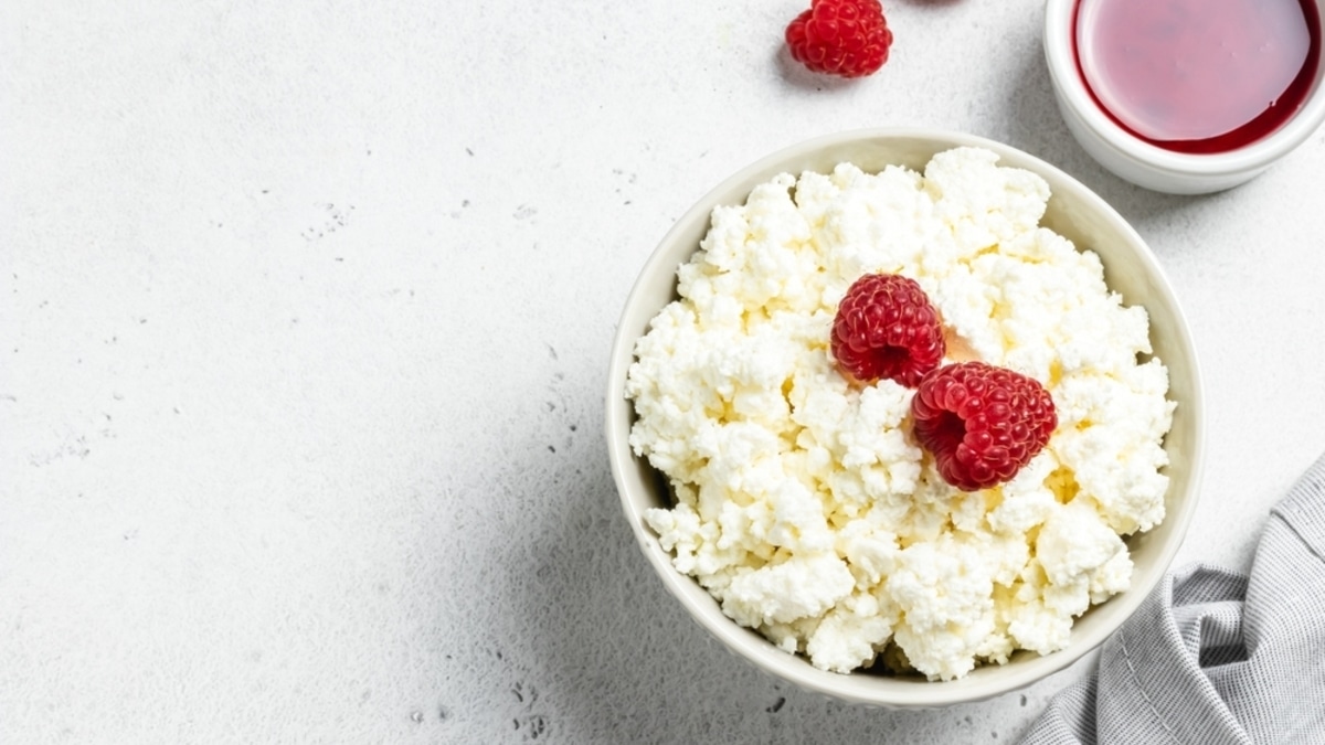 Россияне полюбили зерненый творог: 3 молочных продукта, продажи которых растут на фоне падения спроса 