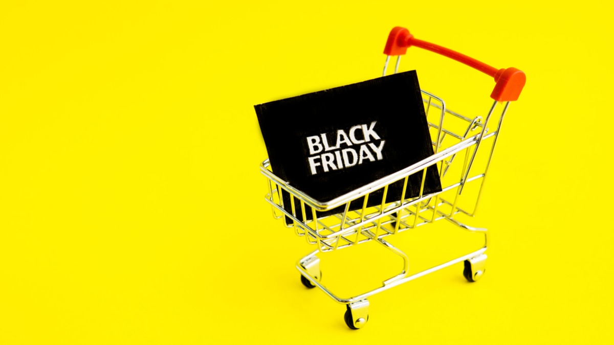 "Себя в накладе не оставят": экономист раскрыл всю суть "черной пятницы"