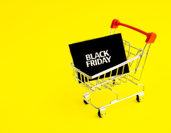 "Себя в накладе не оставят": экономист раскрыл всю суть "черной пятницы"