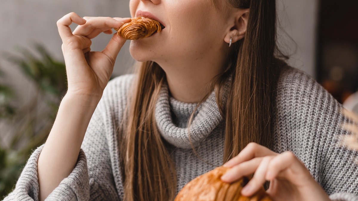 Почему мы продолжаем есть, даже если уже наелись?