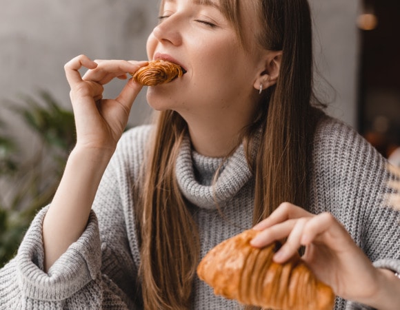 Почему мы продолжаем есть, даже если уже наелись?