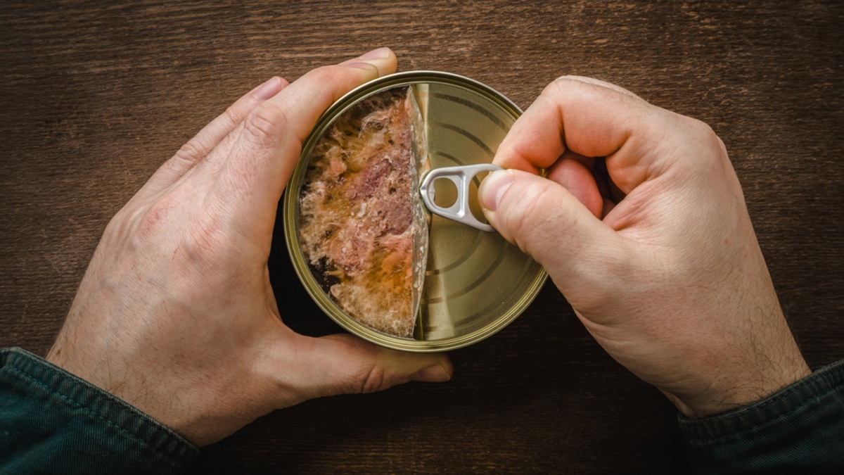 Эта ошибка превратит консервы в отраву: биолог объяснила, как спастись Эта ошибка превратит консервы в отраву: биолог объяснила, как спастись
