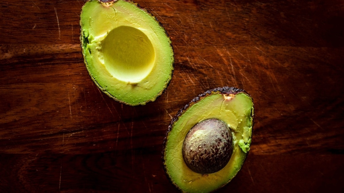Токсично, но не для всех: можно ли есть потемневшее авокадо? 