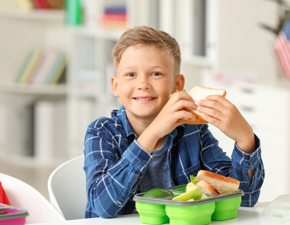 Конструктор для родителей: эксперт раскрыла, какие "детали" в детском ланч-боксе лишние