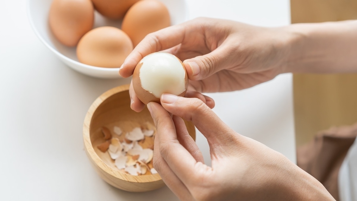 Как легко очистить вареные яйца — эксперты дали 2 способа