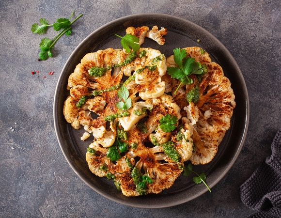 Чтобы цветная капуста не пересохла при запекании: шеф-повар раскрывает важную хитрость — дел на 3 минуты