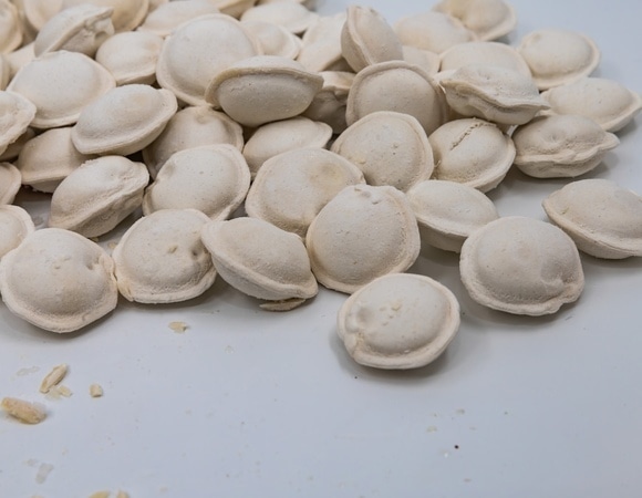 Из чего на самом деле делают дешевые пельмени?