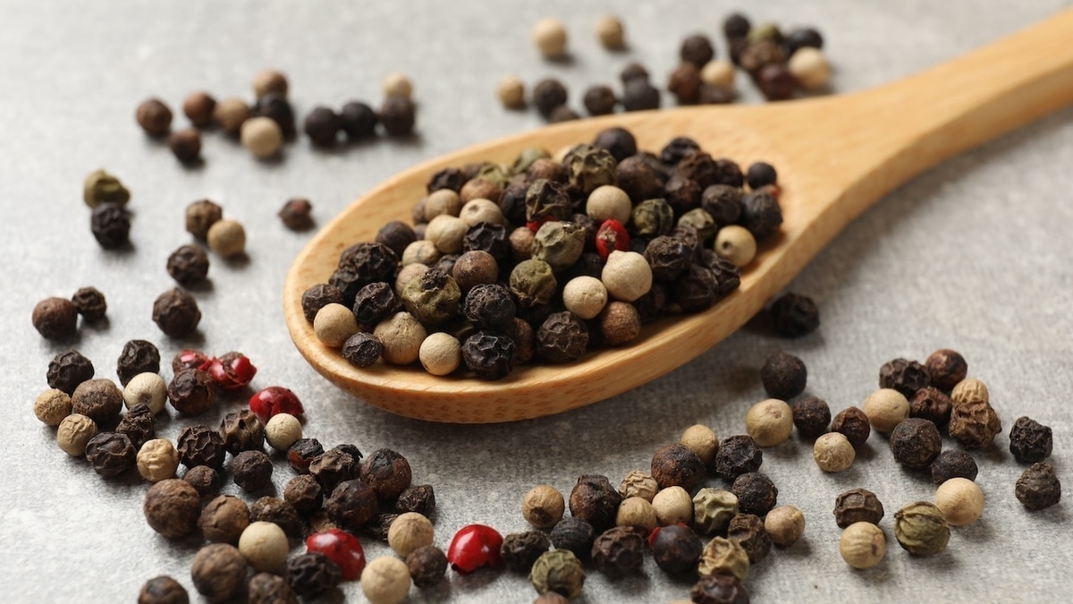 Почему нельзя добавлять черный перец в начале приготовления — объясняют повара