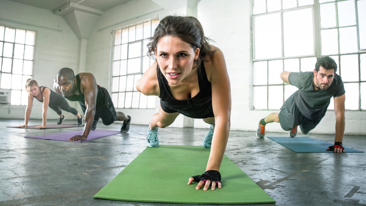 Тренировки у мужчин и женщин имеют разную эффективность: кому надо больше тренироваться после 50 лет 