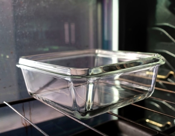 Металл или стекло: эксперты выбрали лучшую форму для духовки Металл или стекло: эксперты выбрали лучшую форму для духовки