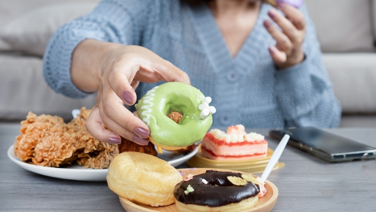 Еда отвлекает: терапевт рассказала, как не набирать вес при отказе от курения Еда отвлекает: терапевт рассказала, как не набирать вес при отказе от курения