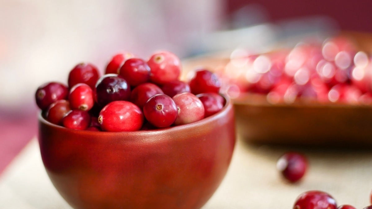 Россиян познакомили с 3 главными ягодами осени: как их сохранить до лета?