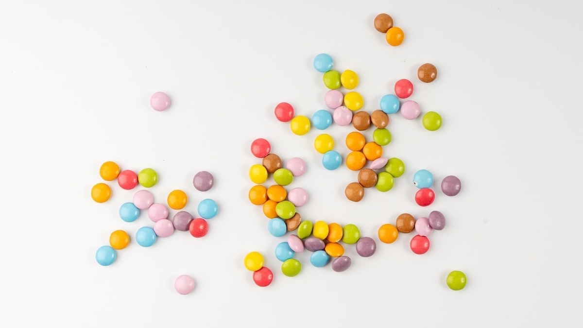 Китайские конфетки оказались с "побочным эффектом": врачи призвали предупредить детей