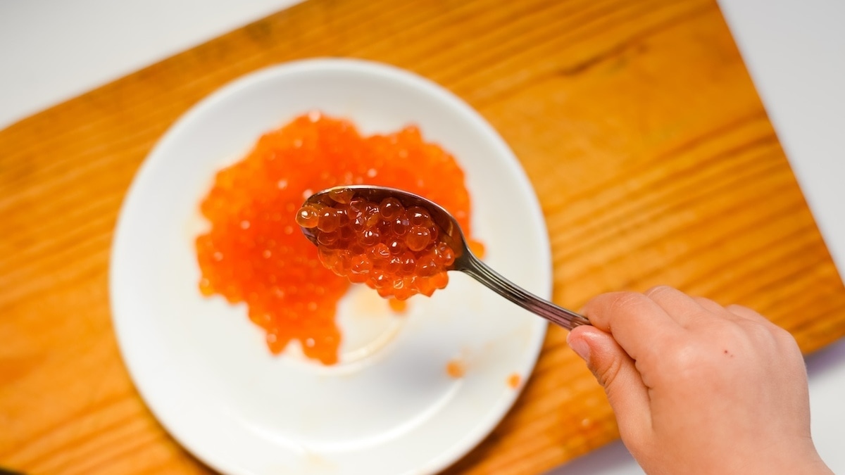 Педиатр разрешил давать икру детям: как, когда и в каком количестве?