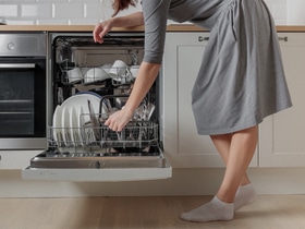 Посудомоечная машина плохо отмывает посуду? Возможно причина в неправильной загрузке Посудомоечная машина плохо отмывает посуду? Возможно причина в неправильной загрузке